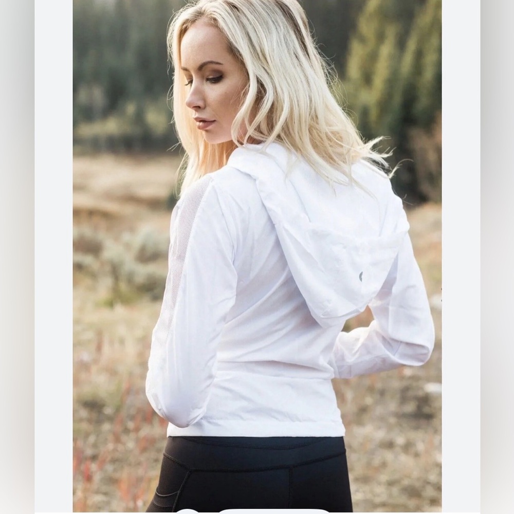 ZYIA White Fitted Hoodie Sweatshirt